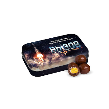 Набор "Млечный путь" к фильму "Вызов": минибокс с цукатами ананаса в шоколадной глазури.